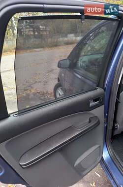 Минивэн Ford Focus C-Max 2006 в  фото 10 Минивэн Ford Focus C-Max 2006 в
