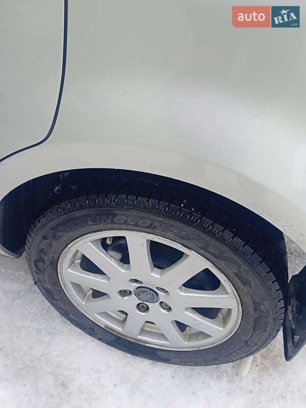 Минивэн Ford Focus C-Max 2007 в Сутисках