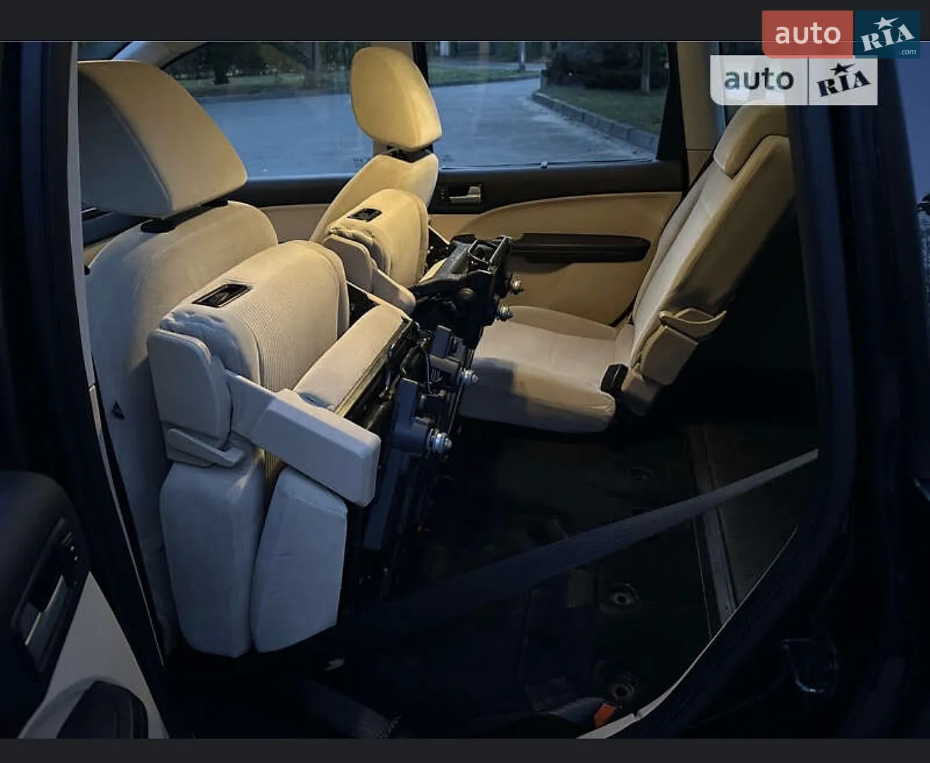 Ford Focus C-Max 2006 VIN WF0MXXGCDM6L87388 фото оголошення 19 з 28