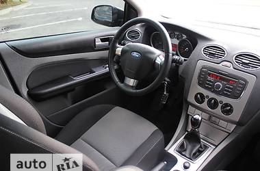 Седан Ford Focus 2010 в 