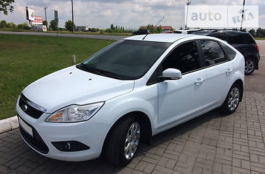 Хэтчбек Ford Focus 2011 в 