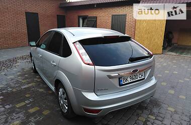 Хетчбек Ford Focus 2010 в 