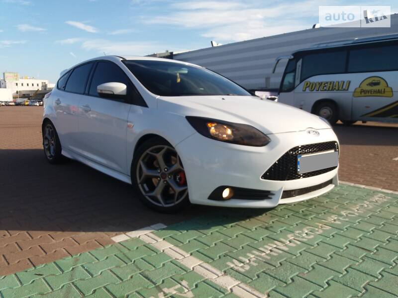 Хетчбек Ford Focus 2013 в 