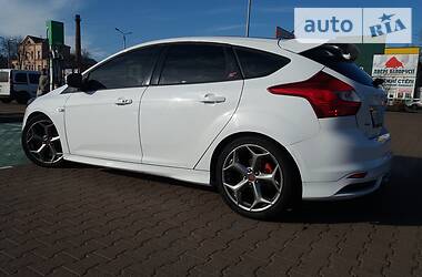 Хетчбек Ford Focus 2013 в 