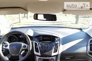 Седан Ford Focus 2011 в 