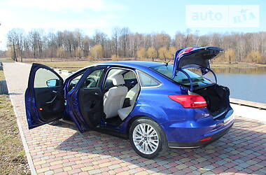 Седан Ford Focus 2015 в Тлумаче