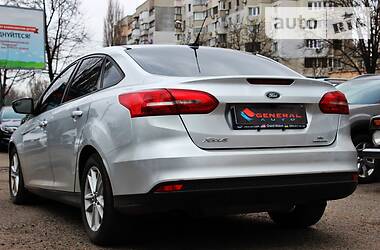 Седан Ford Focus 2015 в 