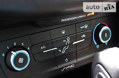 Седан Ford Focus 2015 в 