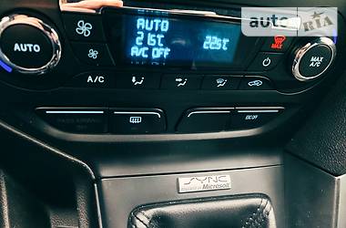Хетчбек Ford Focus 2012 в 