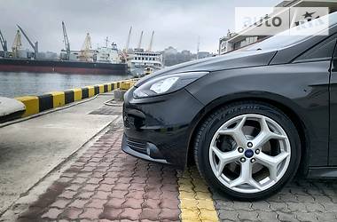 Хетчбек Ford Focus 2012 в 