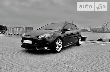 Хетчбек Ford Focus 2012 в 