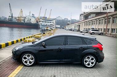 Хетчбек Ford Focus 2012 в 