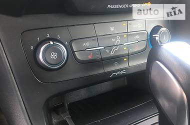 Седан Ford Focus 2015 в 