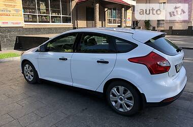 Хэтчбек Ford Focus 2012 в 