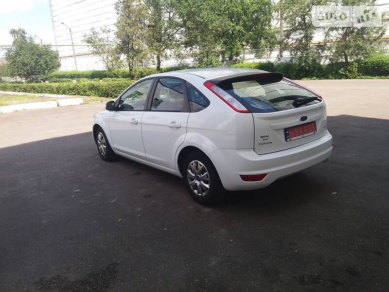 Хетчбек Ford Focus 2010 в Радивиліві