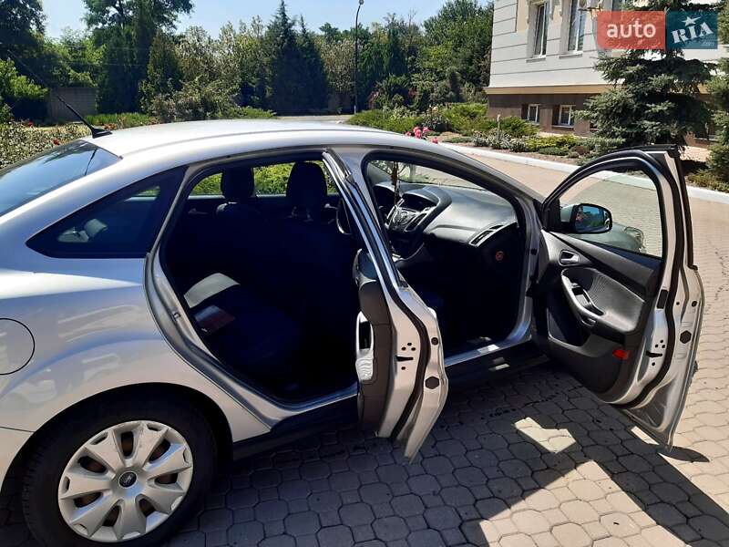 Седан Ford Focus 2013 в Киеве фото 3 Седан Ford Focus 2013 в Киеве