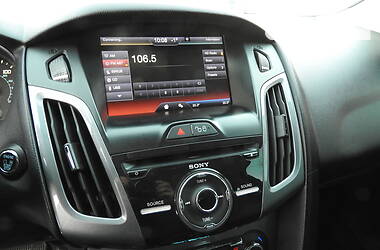 Хэтчбек Ford Focus 2012 в 