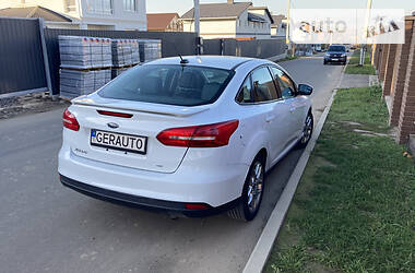 Седан Ford Focus 2015 в 