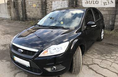 Хэтчбек Ford Focus 2010 в 