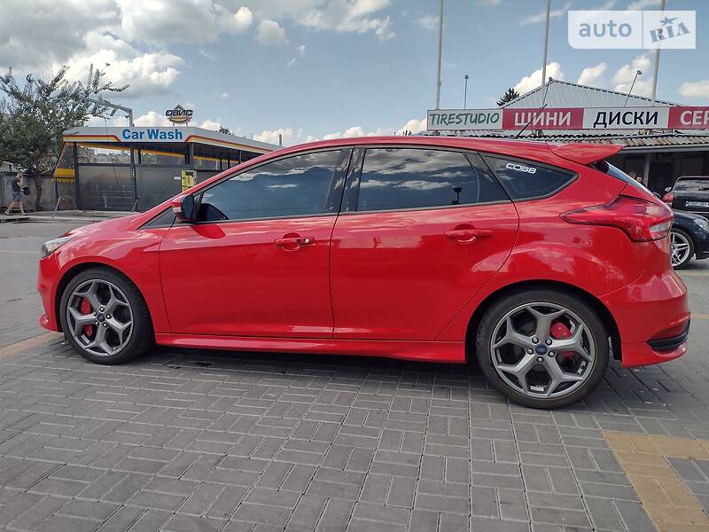 Хэтчбек Ford Focus 2015 в Харькове