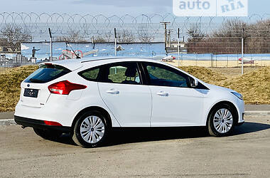 Хетчбек Ford Focus 2016 в 