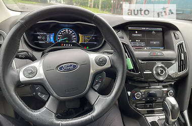 Хэтчбек Ford Focus 2014 в 