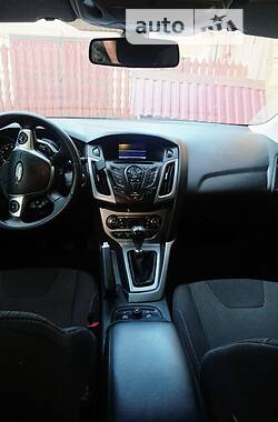 Хэтчбек Ford Focus 2012 в 