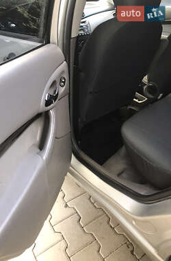 Седан Ford Focus 2000 в 