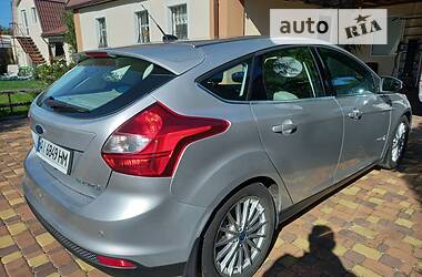 Хэтчбек Ford Focus 2012 в 
