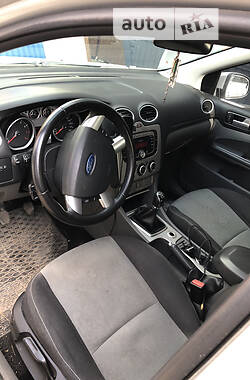 Хэтчбек Ford Focus 2010 в 