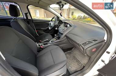 Седан Ford Focus 2016 в 