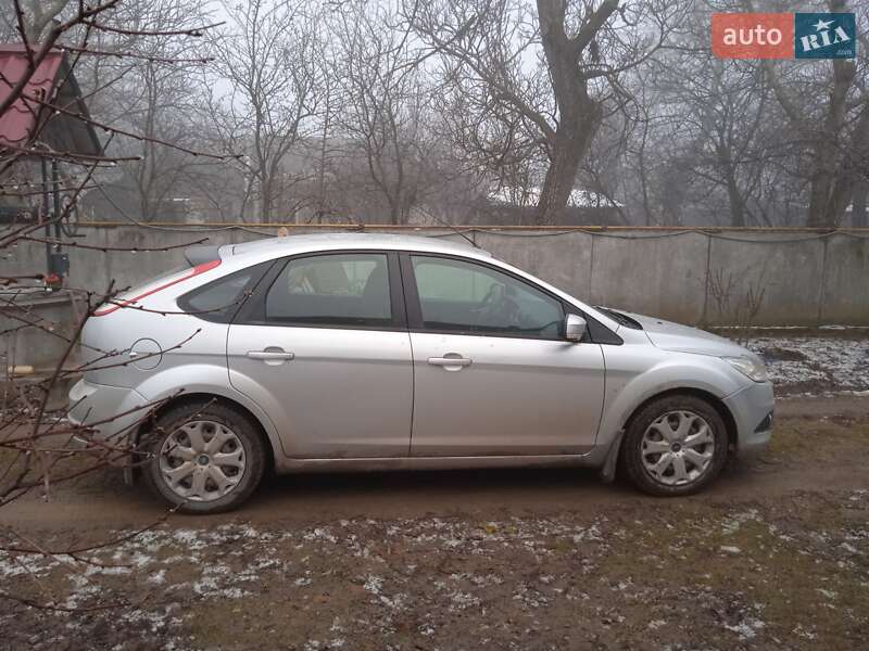 Хэтчбек Ford Focus 2010 в Хотине