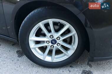 Седан Ford Focus 2015 в 