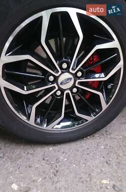 Седан Ford Focus 2016 в 