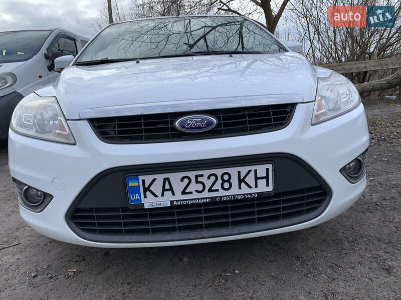 Хэтчбек Ford Focus 2010 в Попельне