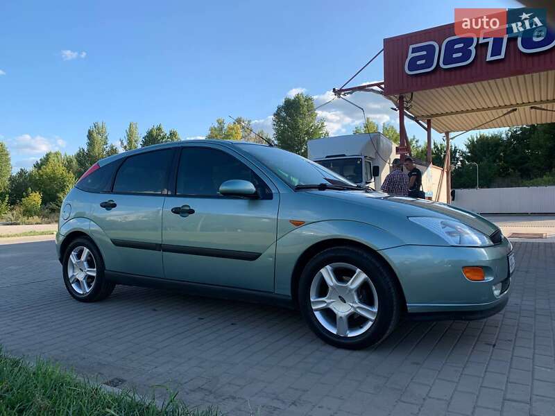 Хэтчбек Ford Focus 2000 в Киеве