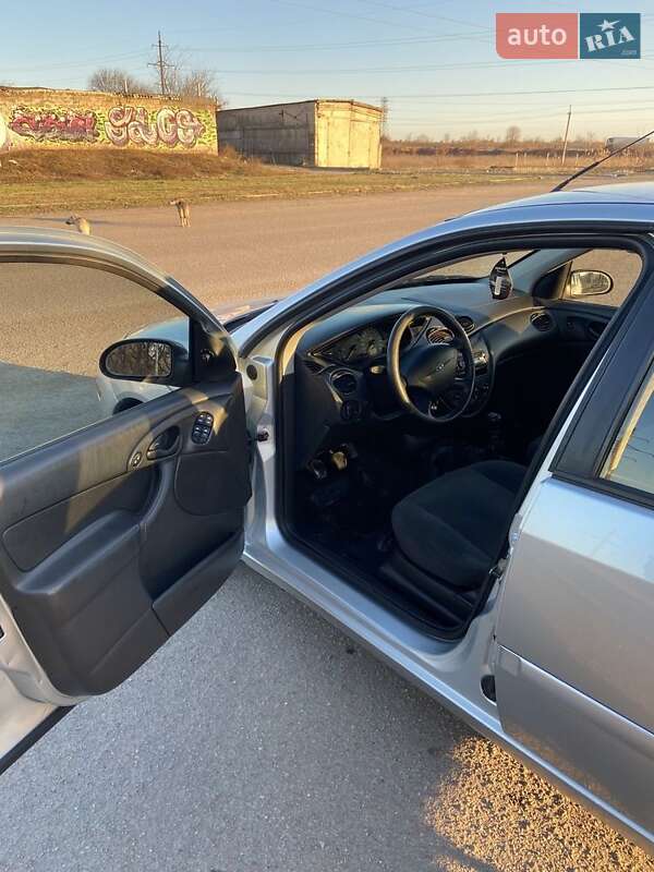 Седан Ford Focus 2001 в Южноукраинске