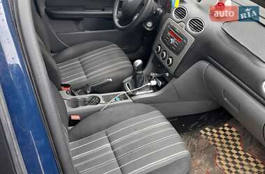 Хэтчбек Ford Focus 2010 в 