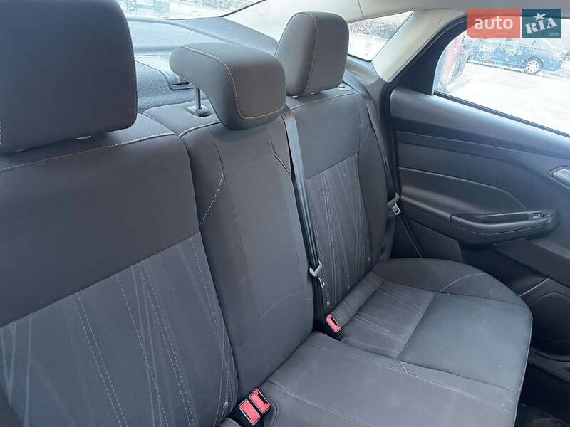 Седан Ford Focus 2017 в Киеве фото 5 Седан Ford Focus 2017 в Киеве