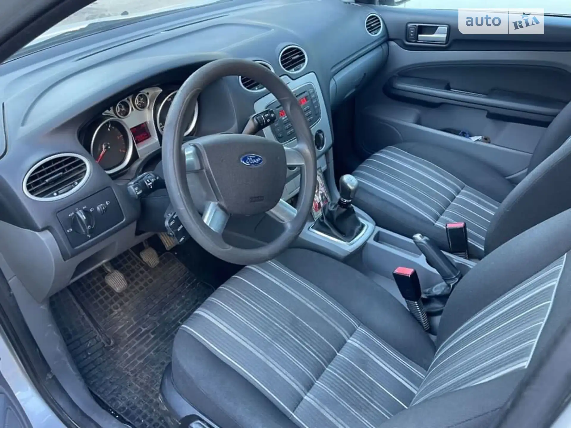 2010 Ford Focus - мініатюра 2
