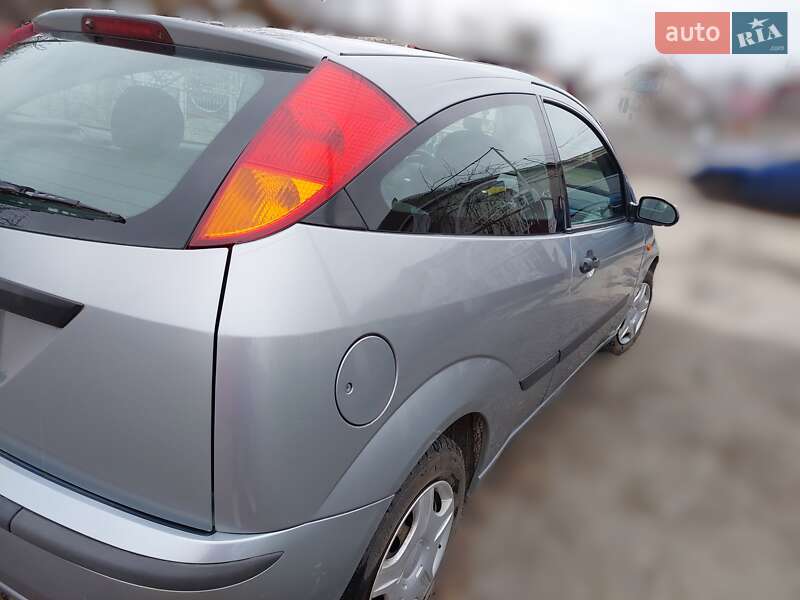 Хэтчбек Ford Focus 2002 в Староконстантинове