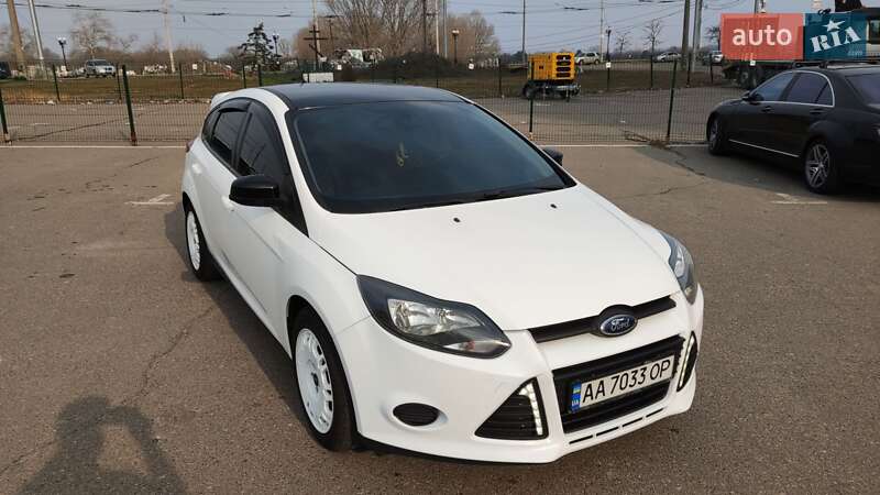 Хэтчбек Ford Focus 2014 в Киеве