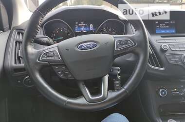 Хетчбек Ford Focus 2015 в 