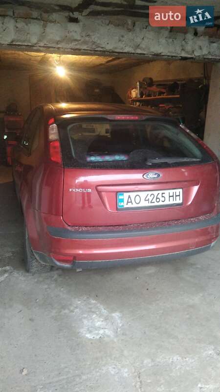Хэтчбек Ford Focus 2006 в Ужгороде