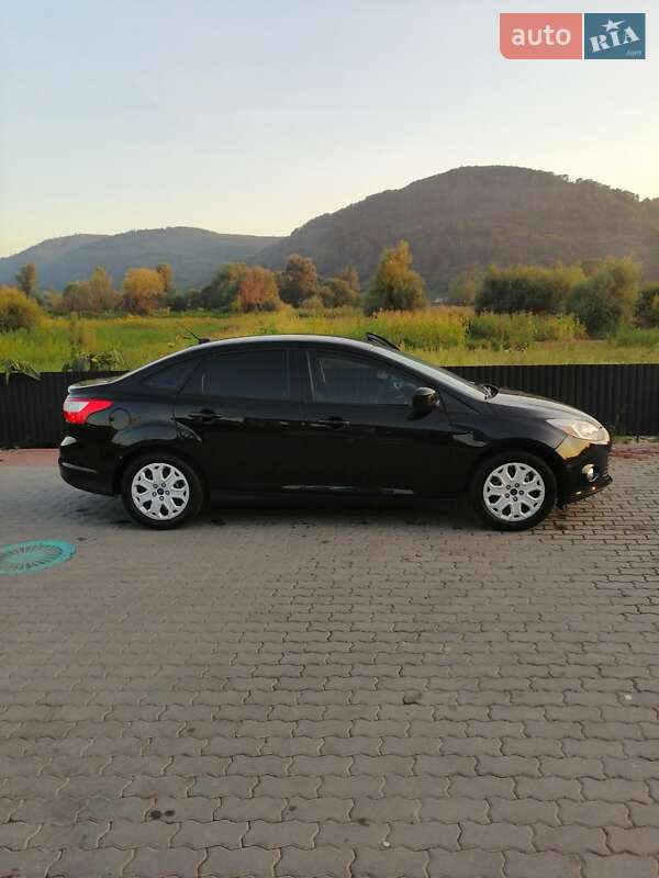 Седан Ford Focus 2011 в Хусте