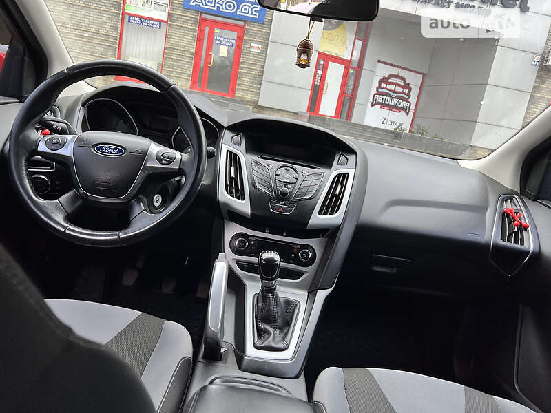 Хэтчбек Ford Focus 2012 в Днепре