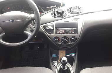 Хэтчбек Ford Focus 2002 в 