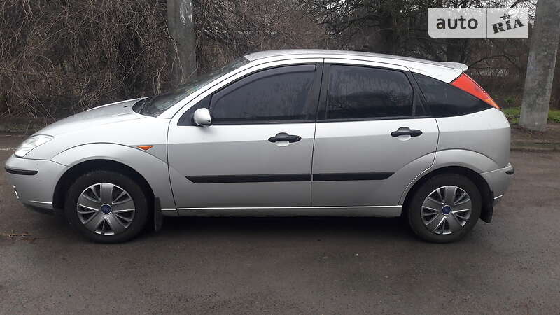 Хэтчбек Ford Focus 2002 в 