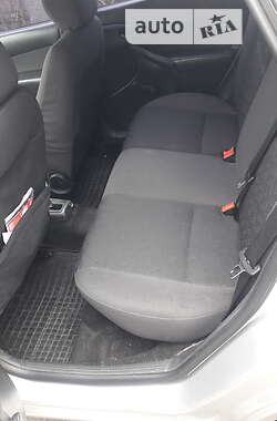 Хэтчбек Ford Focus 2002 в 