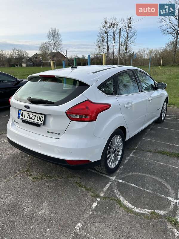 Хэтчбек Ford Focus 2015 в Вышгороде